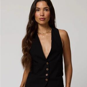 Elegant Black Sleeveless Button-Down Top